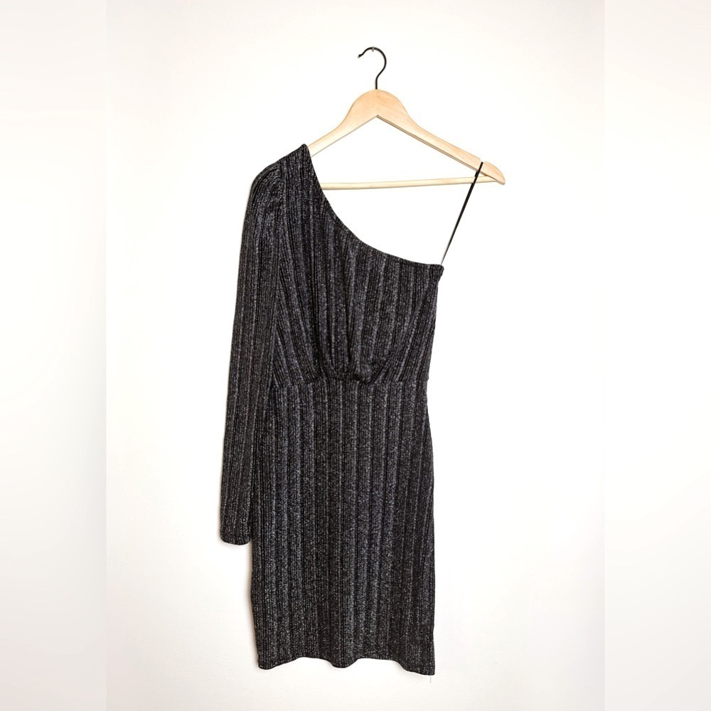 Vero Moda Wiona One Sleeve Dress - Black/Silver